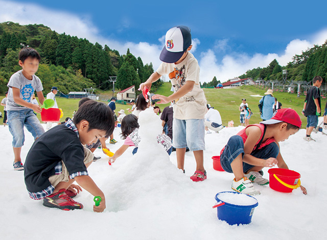 休みは六甲山カンツリーハウスの「真夏の雪まつり」へ！