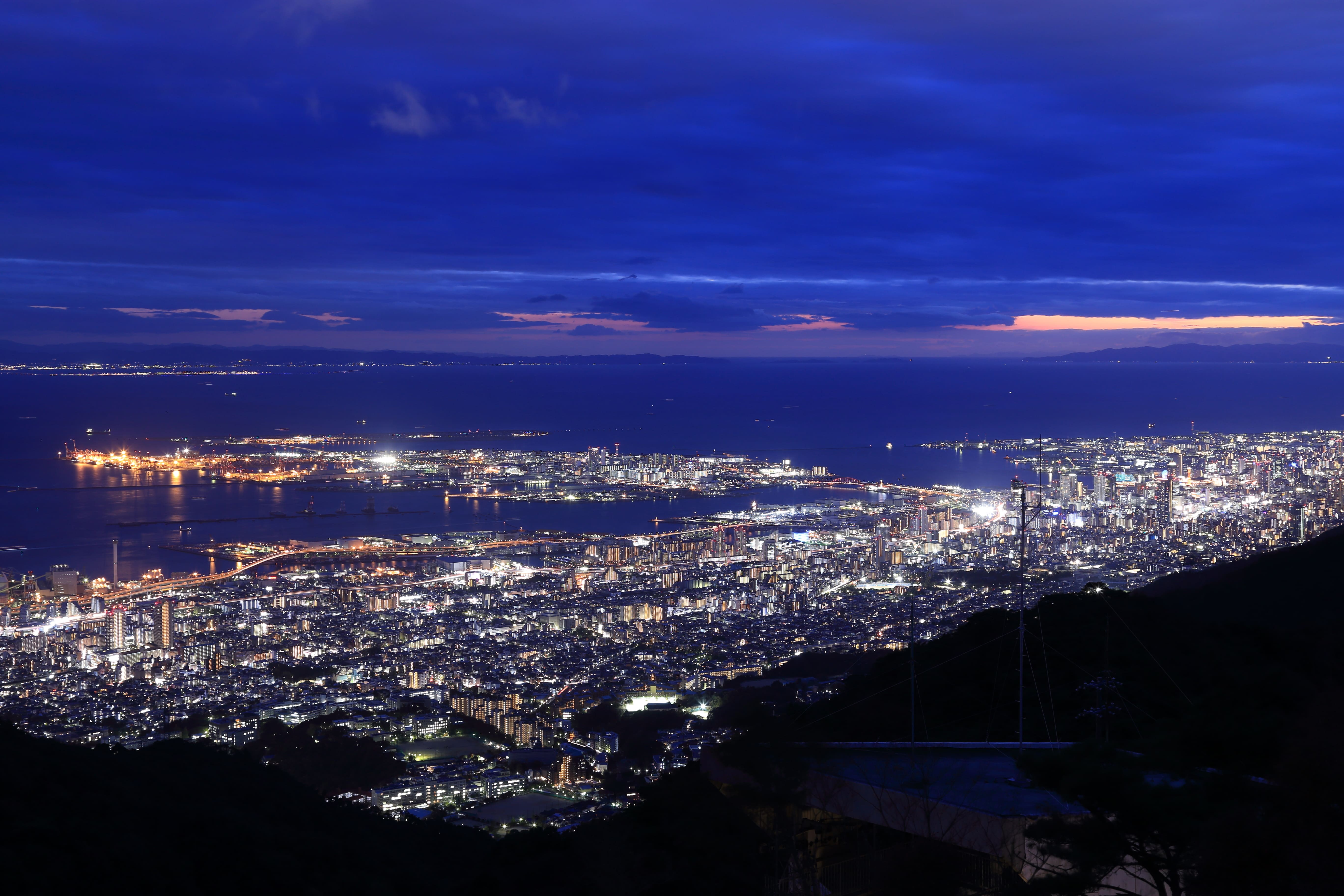 六甲山を熟知するガイドとめぐる、夜景ツアーが大人気！！