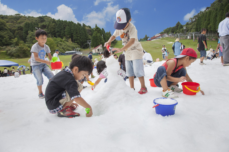 市街地よりも5℃ 涼しい 六甲山で雪遊びを楽しもう！